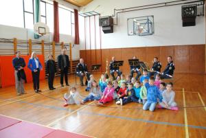 Šolarji so dan preživeli v policijski družbi, tudi pasji 21